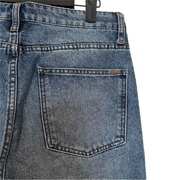 STS Blue Alicia Mom Jean Medium Wash Denim Distressed Frayed Hem Jeans Size 30 - Picture 6 of 9